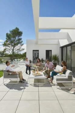 Fermob Bellevie 3-istuttava Sohva, Acapulco Blue - Flannel Grey 6 Fermob Bellevie 3-istuttava Sohva, Acapulco Blue - Flannel Grey -Puutarha Unelma BELLEVIE BLANC COTON AIX ALBUM2023 ANTHONY LANNERETONNE 1