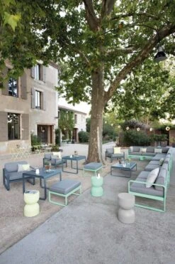 Fermob Bellevie Nojatuoli, Storm Grey - Flannel Grey 8 Fermob Bellevie Nojatuoli, Storm Grey - Flannel Grey -Puutarha Unelma BELLEVIE MODULABLE VERT OPALINE PIAPOLO HOOP MONTELIMARD AURELIE LECUYER