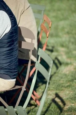 Fermob Bistro Metal Tuoli, Red Ochra -Puutarha Unelma BISTRO CACTUS MUSCADE OCRE ROUGE BAAK ALBUM2022 SEBASTIEN EROME 2