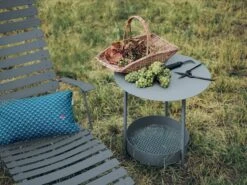 Fermob Bistro Metal Aurinkotuoli, Antrasiitti 5 Fermob Bistro Metal Aurinkotuoli, Antrasiitti -Puutarha Unelma BISTRO SALSA GRIS ORAGE VIGNES ALBUM2019 JEROME GALLAND 1