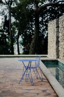 Massproductions Tio Pöytä, 60 Cm, Korkea, Overseas Blue -Puutarha Unelma D0A0005