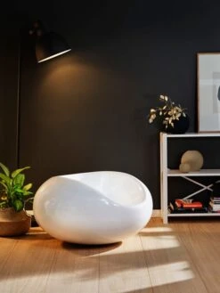 Eero Aarnio Originals Pastilli Tuoli, Valkoinen 9 Eero Aarnio Originals Pastilli Tuoli, Valkoinen -Puutarha Unelma EEAA 0631