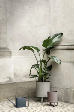 Ferm LIVING Bau Ruukku, Iso, Lämmin Harmaa -Puutarha Unelma FERM 7306