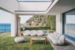 GUBI Atmosfera Sohvapöytä, 113 X 100 Cm, Tiikki -Puutarha Unelma GUBI Gubi Goes Al Fresco Pacha Obello TS Atmosfera 1