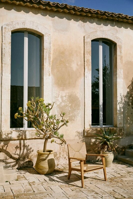 GUBI F-Chair Outdoor Nojatuoli, Luonnonvärinen - Tiikki 6 GUBI F-Chair Outdoor Nojatuoli, Luonnonvärinen - Tiikki - Image 6