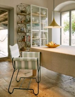 GUBI Tropique Tuoli, Musta - Leslie Stripe 20 10 GUBI Tropique Tuoli, Musta - Leslie Stripe 20 -Puutarha Unelma GUBI SICILIA121410220921 hero