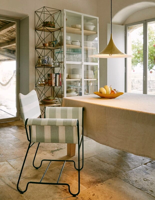 GUBI Tropique Tuoli, Musta - Leslie Stripe 20 5 GUBI Tropique Tuoli, Musta - Leslie Stripe 20 - Image 5