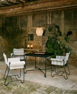 GUBI Tropique Tuoli, Musta - Leslie Stripe 20 11 GUBI Tropique Tuoli, Musta - Leslie Stripe 20 -Puutarha Unelma GUBI w light SICILIA121410220656 hero