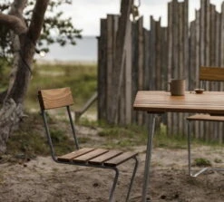 Grythyttan Stålmöbler Tuoli 1, Galvanoitu Teräs - Tiikki -Puutarha Unelma Grythyttan Klassikerserien teak 4 scaled e1647881279574