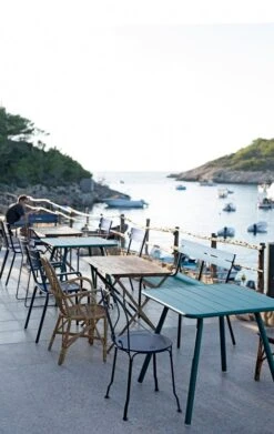 Fermob Luxembourg Käsinojallinen Tuoli, Liquorice -Puutarha Unelma LUXEMBOURG 1900 BLEU ACAPULCO IBIZA ALBUM2019 TOM WATSON