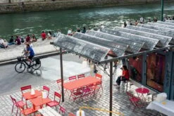 Fermob Bistro Pöytä, 97 X 57 Cm, Poppy 6 Fermob Bistro Pöytä, 97 X 57 Cm, Poppy -Puutarha Unelma LUXEMBOURG BISTRO ROSE PRALINE CAPUCINE COQUELICOT DECLARATION ALBUM2022 PHILIPPE LEVY