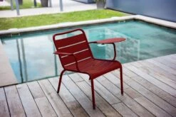 Fermob Luxembourg Matala Nojatuoli, Red Ochre -Puutarha Unelma LUXEMBOURG BLEU ACAPULCO BUREAUX ALBUM 2022 CYRIL ABAD 4