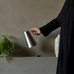 MENU Hydrous Kastelukannu, Teräs 10 MENU Hydrous Kastelukannu, Teräs -Puutarha Unelma MENU Hydrous Watering Can