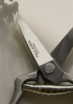 MENU Pallarès X Menu Ruohosakset 9 MENU Pallarès X Menu Ruohosakset -Puutarha Unelma MENU Pallares Plant Pruner 2