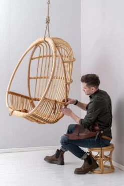 Parolan Rottinki Sirkka Riippukeinu, 2023, Luonnonvärinen -Puutarha Unelma Parolan Vuosikerta Klassikko Sirkka luonnonvrinen Jyri Naskali tyskentelee