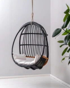 Parolan Rottinki Sirkka Riippukeinu, 2023, Musta -Puutarha Unelma Parolan Vuosikerta Klassikko Sirkka musta pehmuste vaalea