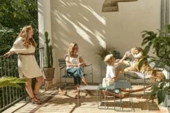 Fermob Oulala Sarjapöytä, 3-osainen, Highlighted Nature -Puutarha Unelma SURPRISING OULALA ROMARIN CACTUS GRIS ARGILE MARSEILLE ALBUM2023 MARINE BRUSSON