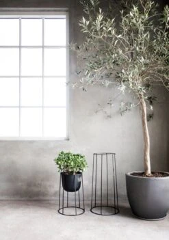 MENU Wire Ruukku, Musta 11 MENU Wire Ruukku, Musta -Puutarha Unelma Wire Pot Location 2015 07