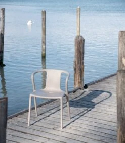 Magis Air Tuoli Käsinojilla, Beige 9 Magis Air Tuoli Käsinojilla, Beige -Puutarha Unelma fMagis air armchair ambient SD73 beige 01 hr