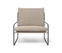 Ferm LIVING Desert Nojatuoli, Musta - Tumma Hiekka Dolce 10 Ferm LIVING Desert Nojatuoli, Musta - Tumma Hiekka Dolce -Puutarha Unelma fermLIVING SS22 DesertSofa 1seater BlackDarkSand 1104265433 pack 1